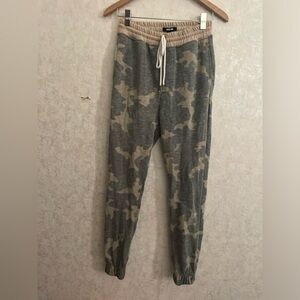 Jackson men's small camouflage pants